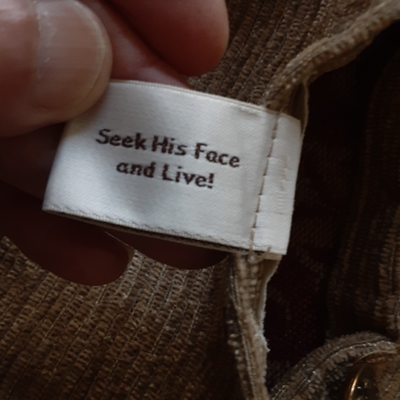 Peniel Pillows, Monogram P Brass Buttons Close over Poly Fill - Picture 6 of 9